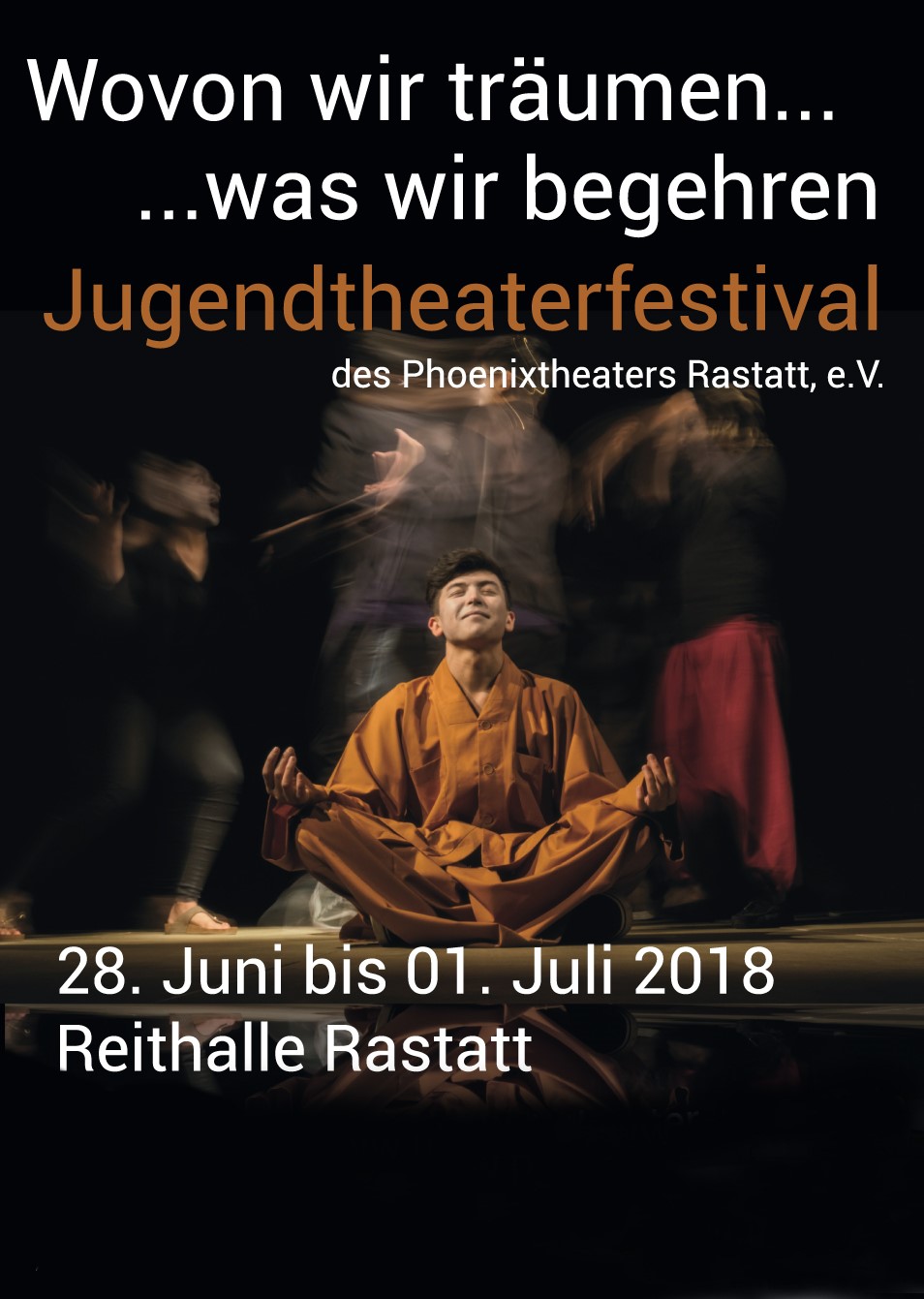 Hier sieht man ein Plakat für das Jugendtheaterfestival Rastatt. In  der Mitte sitzt ein junger Mann der meditiert und um ihn herum sind verschwommen andere Schauspieler zu sehen die sich streiten. Darunter sieht man die Daten des Festivals.
