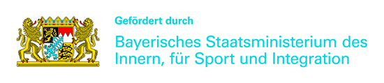 Hier sieht man das Wappen von Bayern. Rechts davon steht in blauer Schrift: "Gefördert durch Bayerisches Staatsministeriums des Inneren, für Sport und Integration".